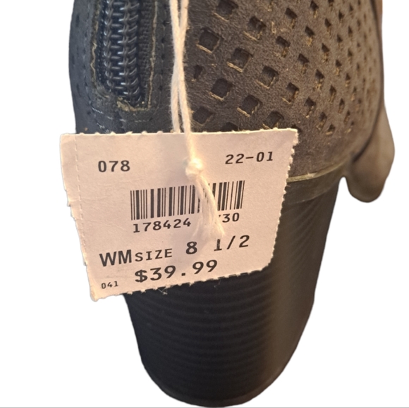 NWOB American Eagle Gray Size 8.5 Block Heel Ankle Booties - Picture 4 of 10